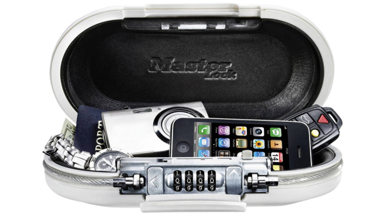 Draagbare kluis MasterLock Safe space met combinatieslot en kabel wit