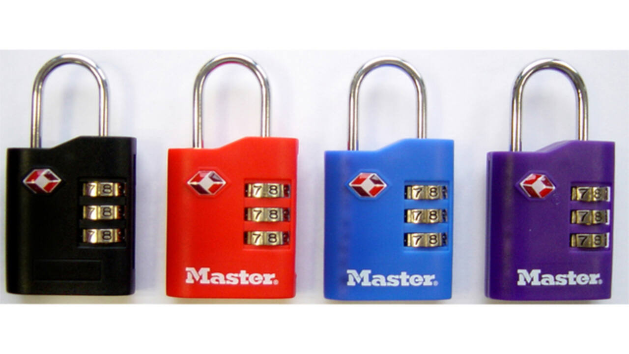 Hangslot Masterlock 3-cijfer combi TSA set van 2 sloten assorti in willekeurige kleur 30mm
