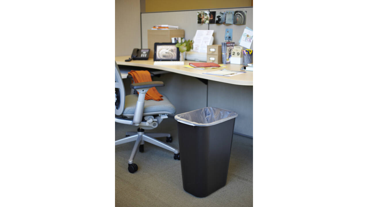 Afvalbak Rubbermaid groot 39liter zwart
