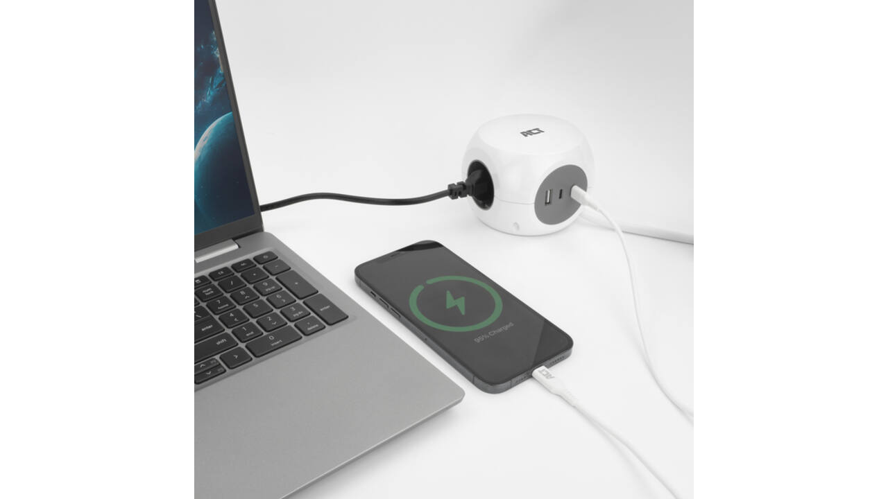 Stekkerblok ACT 3 voudig inclusief 2x USB C/A 1.5 meter wit/grijs