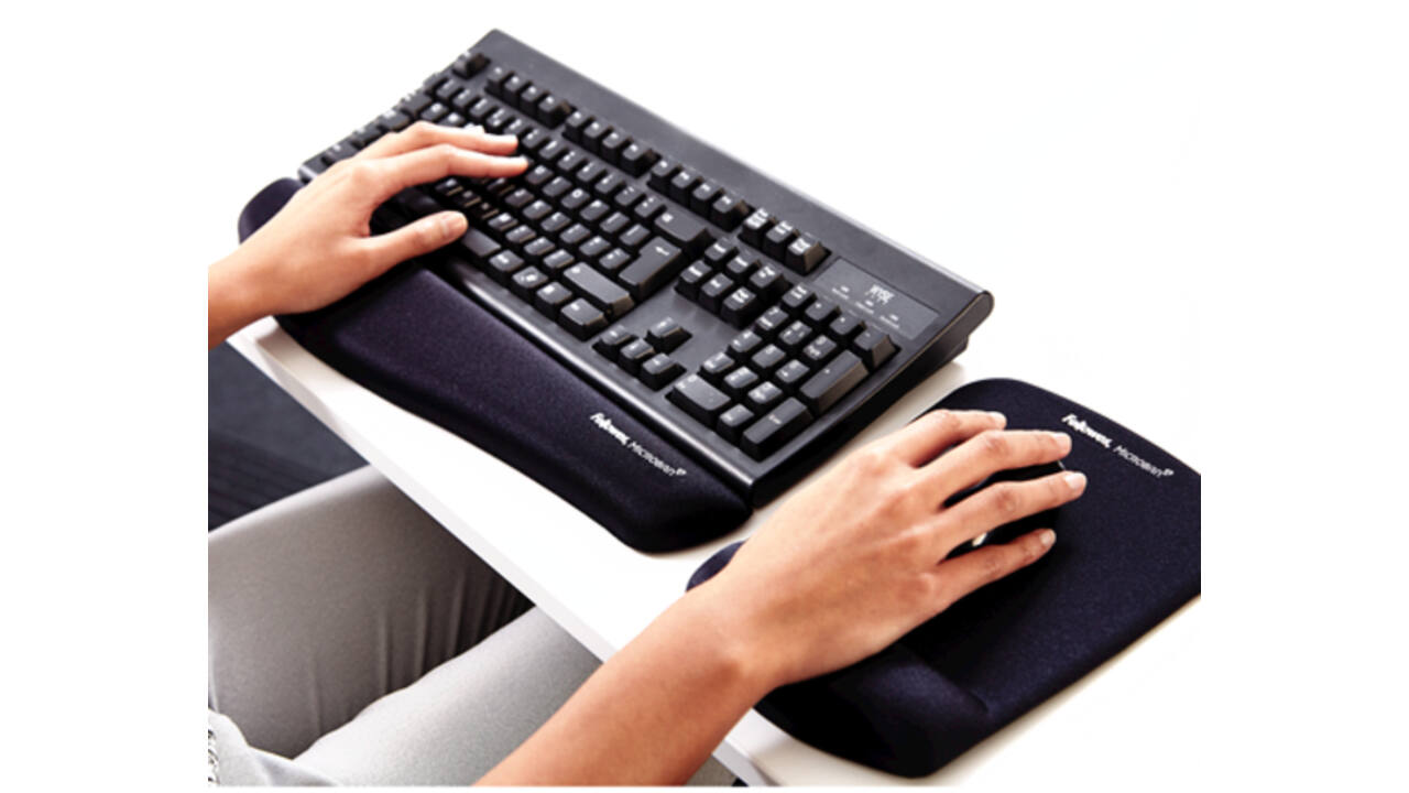Muismat met polssteun Fellowes Plush Touch zwart