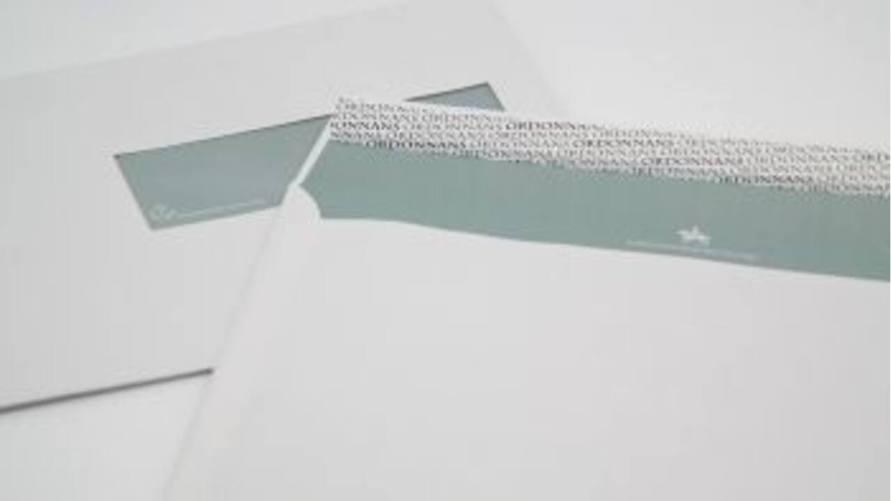 Enveloppen 120 g/m² 229mm x 324mm wit C4 zonder venster met effen binnendruk