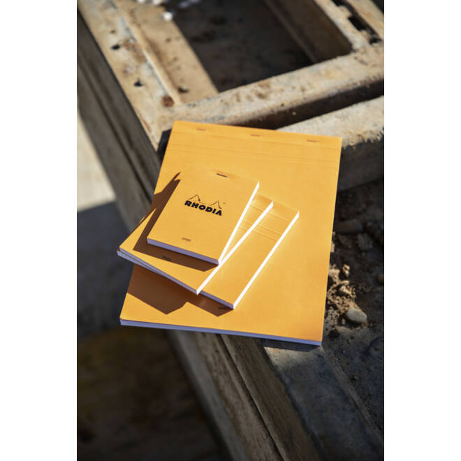 Schrijfblok Rhodia A4 lijn 80 vel 80gr oranje