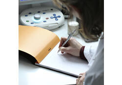 Schrijfblok Rhodia A4 lijn 80 vel 80gr oranje