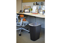 Afvalbak Rubbermaid groot 39liter zwart