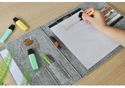 Schrijfmap DESQ A4 vilt met papierclip en elastiek sluiting grijs