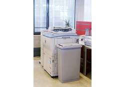Afvalbak Rubbermaid Slim Jim vertrouwelijke documenten 87 liter grijs