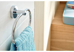 Handdoekring tesa® Smooz hoogglans verchroomd metaal zelfklevend