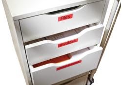 Labeltape Dymo LabelManager D1 polyester 9mm zwart op rood